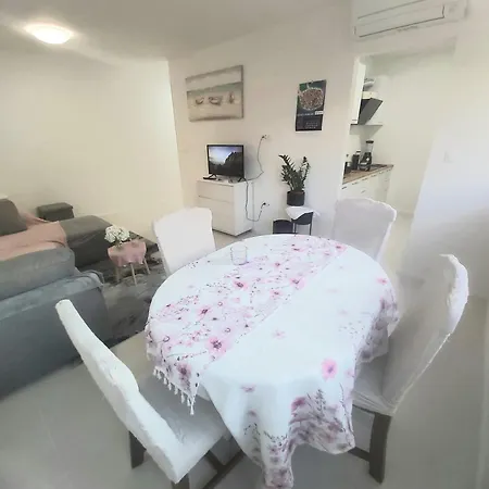 Adi Apartment